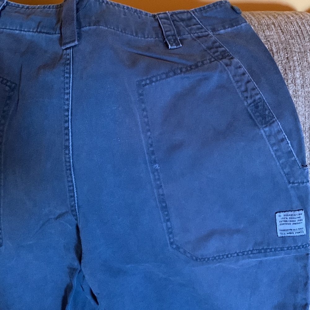 Old Navy charcoal khaki cargo shorts sz34 slight distress, in good condition - Picture 7 of 9